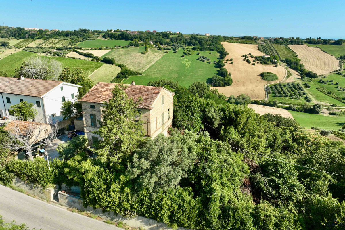 Qlistings - Historical Farmhouse 1900c.a., Altidona, Italy Property Image